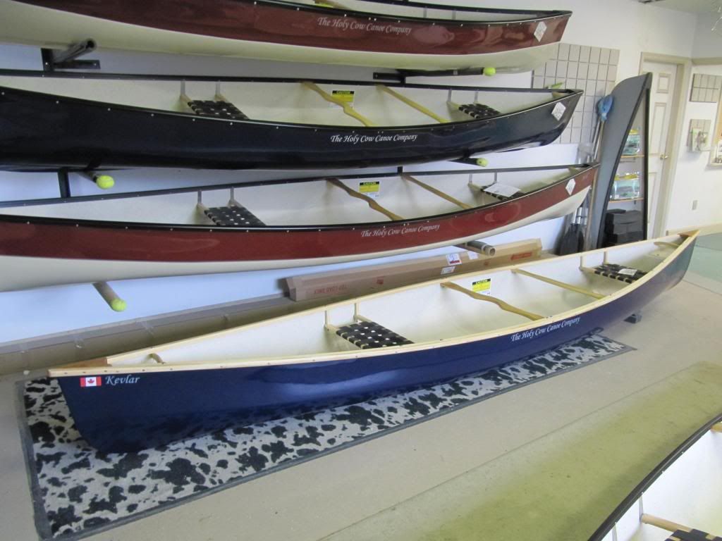 16.6 Kevlar AP Canoe_wood Gunwales4 Photo by holycowcanoe Photobucket